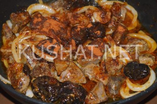 Печень с черносливом в вине. Тушеная свиная печень с черносливом. Пошаговый рецепт с фото