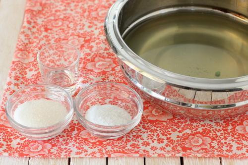 Огурцы для оливье на зиму. Заготовка на зиму для «Оливье» – огурцы сразу вместе с горошком – очень удобно