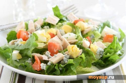 Салат Цезарь с грибами и ветчиной. Быстрый салат Цезарь с сухариками и ветчиной