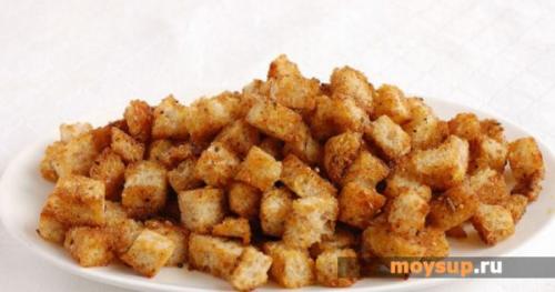 Салат Цезарь с грибами и ветчиной. Быстрый салат Цезарь с сухариками и ветчиной