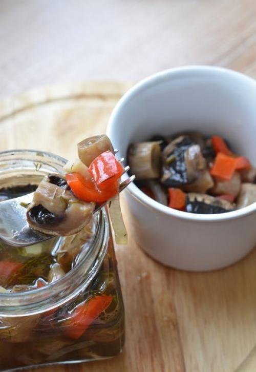 Маринованные шампиньоны с болгарским перцем и луком. Маринованные шампиньоны с болгарским перцем