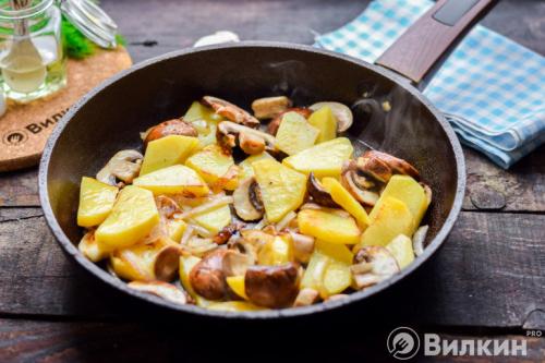 Жареная картошка с шампиньонами