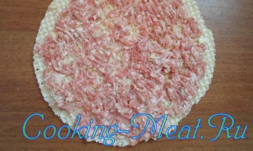 Бутерброды с фаршем в кляре. Вафельные коржи с фаршем в кляре