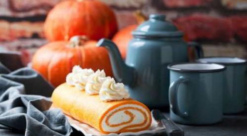 Рулет из тыквы с творожным кремом. Пятничный рецепт. Рулет из тыквы с творожным кремом к чаепитию