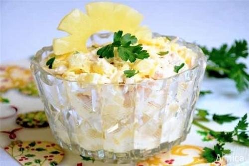Салат с курицей болгарским перцем и ананасом. САЛАТЫ С АНАНАСОМ И КУРИЦЕЙ. ТОП-3