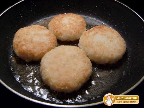 Биточки из рисовой каши рецепт. Рисовые биточки с сырым мясом