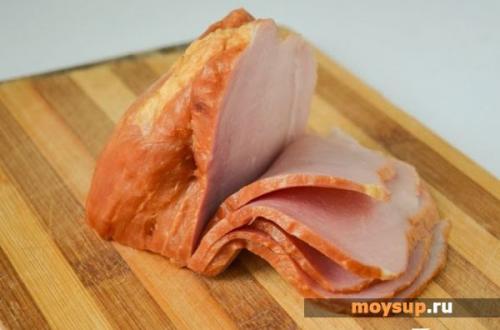 Салат Цезарь с грибами и ветчиной. Быстрый салат Цезарь с сухариками и ветчиной