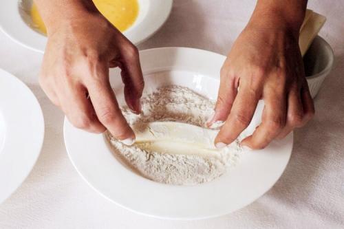 Сыр во фритюре без панировки. Закуски к пиву: горячие сырные палочки в панировке