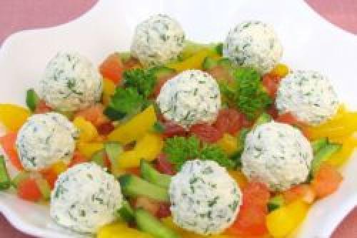 Творожный сыр с зеленью и чесноком рецепт. Творожный сыр с чесноком и зеленью рецепт. Творог с зеленью и чесноком - закусочный вариант блюда. Творог с зеленью и чесноком – хитрости приготовления – полезные советы