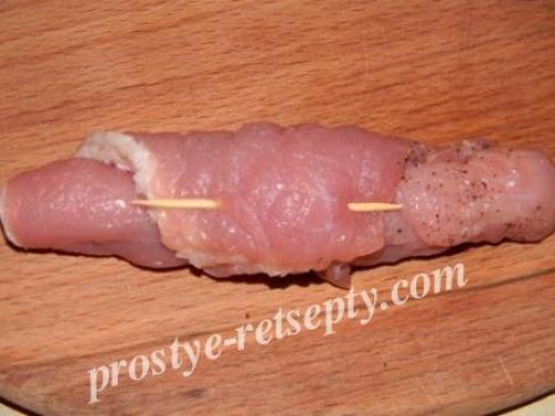 Мясные пальчики из свинины с начинкой. Мясные пальчики с салом и чесноком