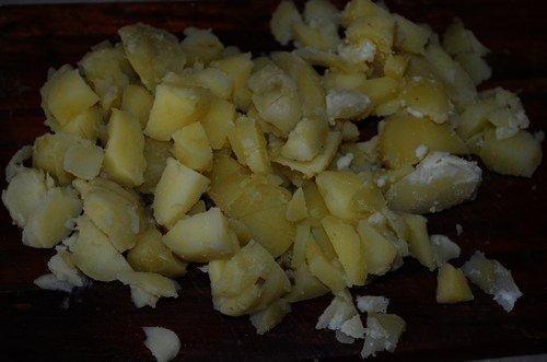 Салат с колбасой и маринованными опятами. Очень вкусный салат с маринованными опятами и колбасой — фото рецепт