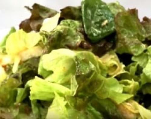 Цезарь с грибами и курицей. Салат Цезарь с курицей и грибами