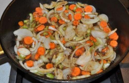 Говяжья печень с луком и помидорами. рецепт 885. Говяжья печень с помидорами, луком и сливками. 13