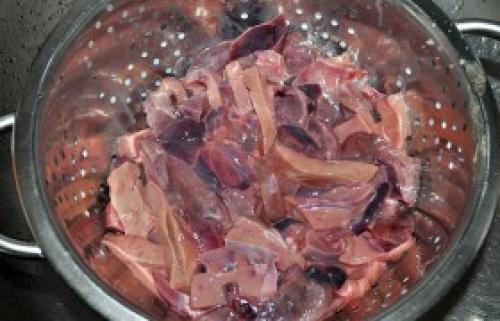 Говяжья печень с луком и помидорами. рецепт 885. Говяжья печень с помидорами, луком и сливками. 11