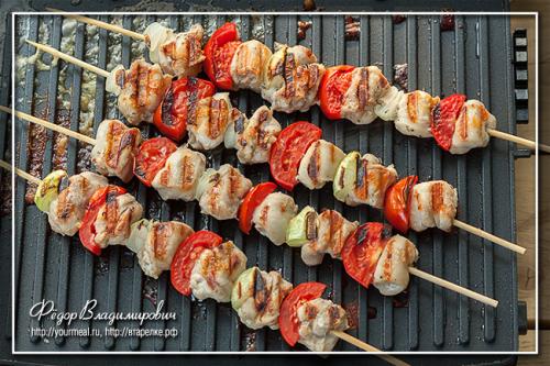 Шашлык на углях на шпажках. Куриные шашлычки на шпажках