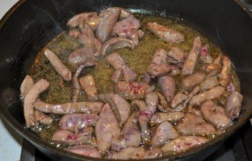 Говяжья печень с луком и помидорами. рецепт 885. Говяжья печень с помидорами, луком и сливками. 12