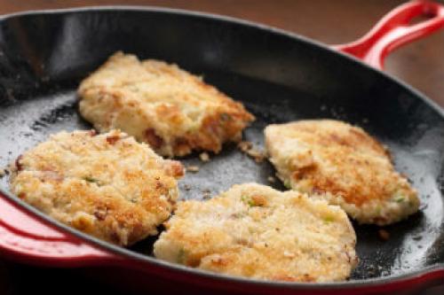 Драники с салом картофельные. Как приготовить картофельные драники с салом и луком 02 Драники с салом картофельные. Как приготовить картофельные драники с салом и луком 02