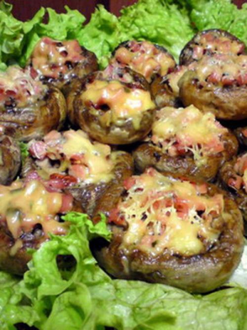 Фаршированные шампиньоны в духовке с беконом и сыром. Шампиньоны, фаршированные сыром и беконом 06 Фаршированные шампиньоны в духовке с беконом и сыром. Шампиньоны, фаршированные сыром и беконом 06