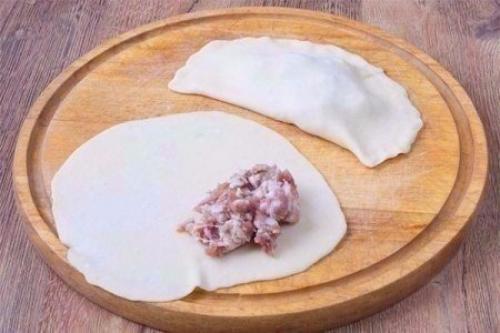 Чебуреки хрустящие сочные. Чебуреки «Под градусом» — отменные, хрустящие, нежные, сочные!