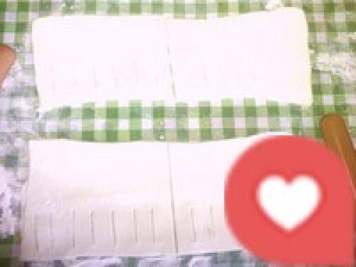 Сосиски в тесте с кетчупом и майонезом 03