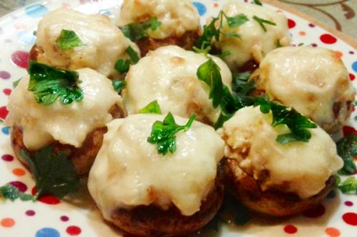 Жульен в шампиньонах с курицей. Рецепт жульена в шампиньонах с курицей и сыром