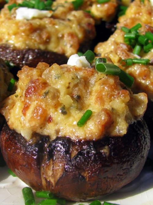 Фаршированные шампиньоны в духовке с беконом и сыром. Шампиньоны, фаршированные сыром и беконом 09 Фаршированные шампиньоны в духовке с беконом и сыром. Шампиньоны, фаршированные сыром и беконом 09