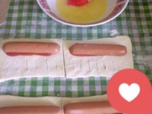 Сосиски в тесте с кетчупом и майонезом 05