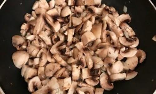 Шампиньоны с беконом в сливках. Паста с грибами и беконом в сливочном соусе