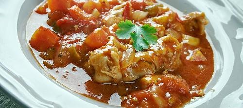 Гуляш из курицы. Гуляш с подливкой из курицы с грибами