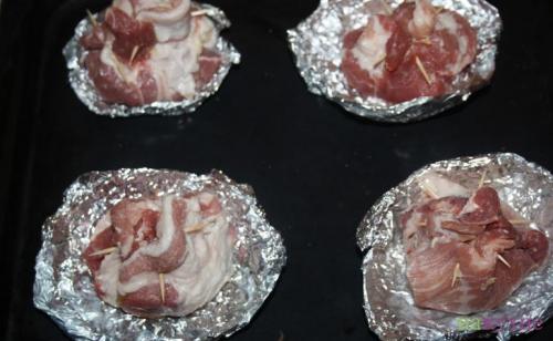 Мешочки из свинины с начинкой. Мешочки из свинины с грибами и сыром