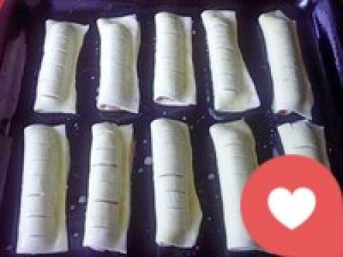 Сосиски в тесте с кетчупом и майонезом 04