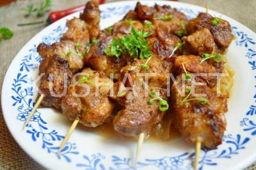 Шашлык в духовке в рукаве на луковой подушке. Шашлык на луковой подушке в духовке – рецепт