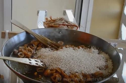 Сливочная паэлья. Рецепт 2, пошаговый: испанская паэлья с морепродуктами
