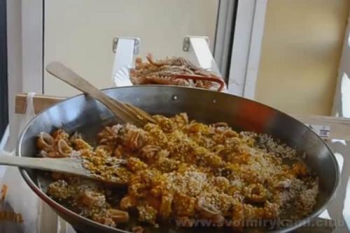 Сливочная паэлья. Рецепт 2, пошаговый: испанская паэлья с морепродуктами