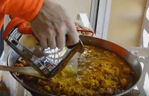 Сливочная паэлья. Рецепт 2, пошаговый: испанская паэлья с морепродуктами