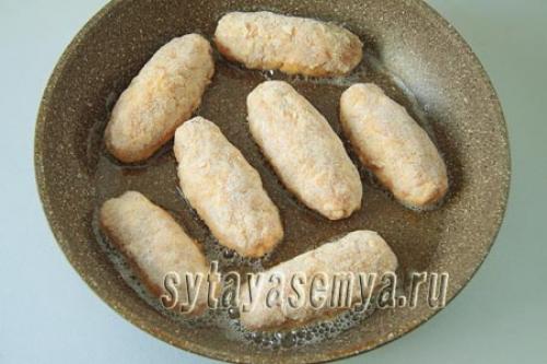 Курино сырные палочки. Куриные палочки в панировке с сыром и специями