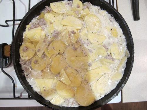 Мясная запеканка со сливками. 