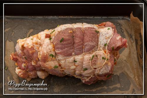 Свинина запеченная с вялеными помидорами. 