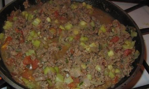 Картофельная запеканка с фаршем в сметанном соусе. Картофельная запеканка с фаршем и овощами