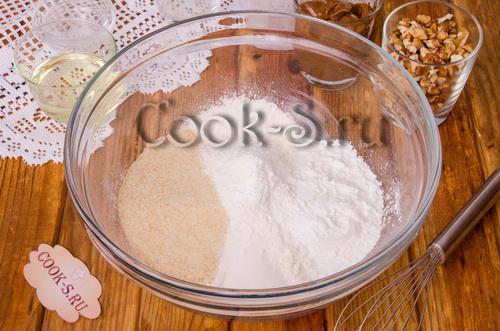 Ореховый пирог со сгущенкой. Пирог со сгущенкой и грецкими орехами 01