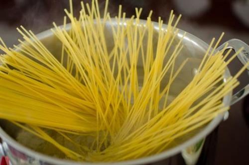 Спагетти терияки с курицей. Спагетти с курицей под соусом Терияки