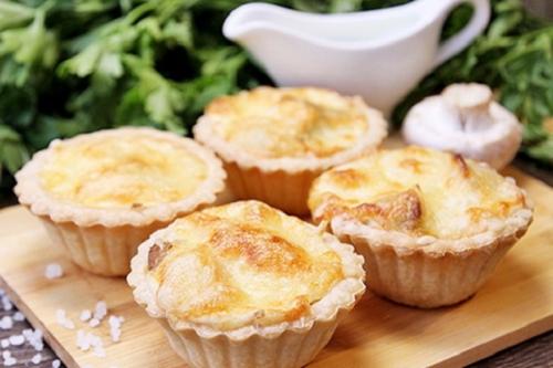 Жульен в грибных шляпках. Жульен в тарталетках с курицей и грибами