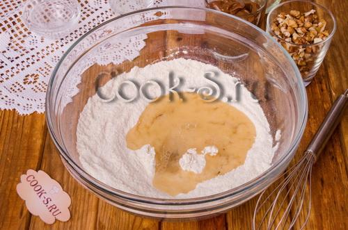 Ореховый пирог со сгущенкой. Пирог со сгущенкой и грецкими орехами 02