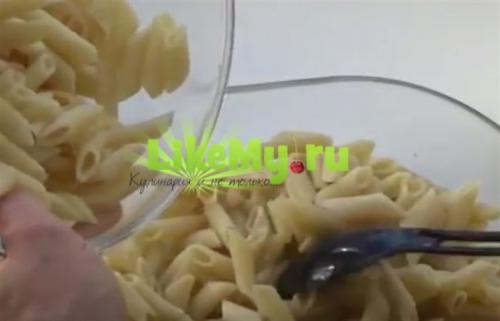 Запеканка из макарон с куриным фаршем. С фаршем и сыром