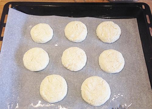 Сырники из зерненого творога в духовке. Сырники в духовке пошаговый рецепт с фото