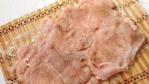 Рулетики с черносливом из курицы. Как приготовить куриный рулет с черносливом