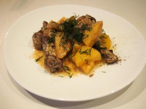 Утиные крылышки с яблоками. 681. Утиные крылышки с картошкой, тушеные в сметане