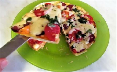 Тонкая пицца на сковороде. Как сделать тонкую домашнюю пиццу из лаваша? 04 Тонкая пицца на сковороде. Как сделать тонкую домашнюю пиццу из лаваша? 04