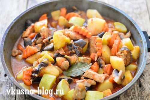 Куриная грудка с грибами и овощами. Курица тушеная с грибами и овощами