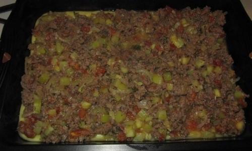 Картофельная запеканка с фаршем в сметанном соусе. Картофельная запеканка с фаршем и овощами